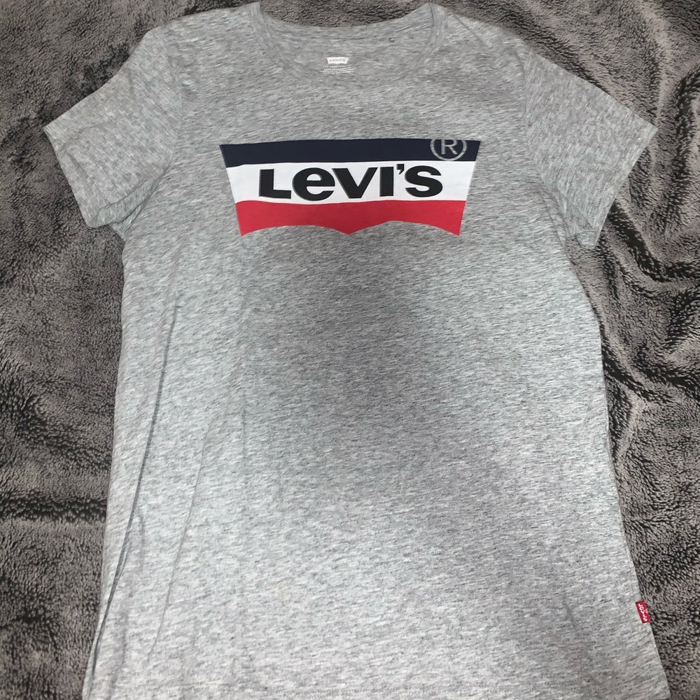 Levi’s size small Tee
